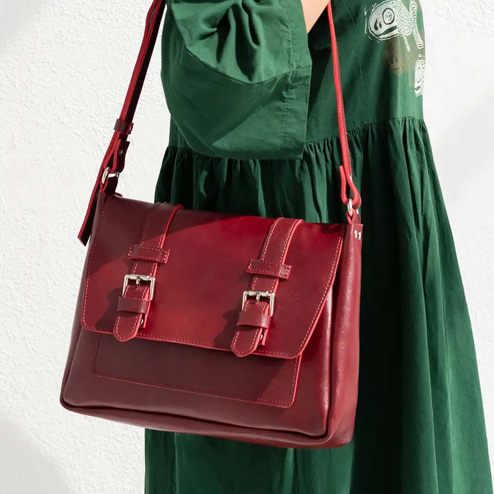 کیف دوشی چرم طبیعی زنانه مدل آنا