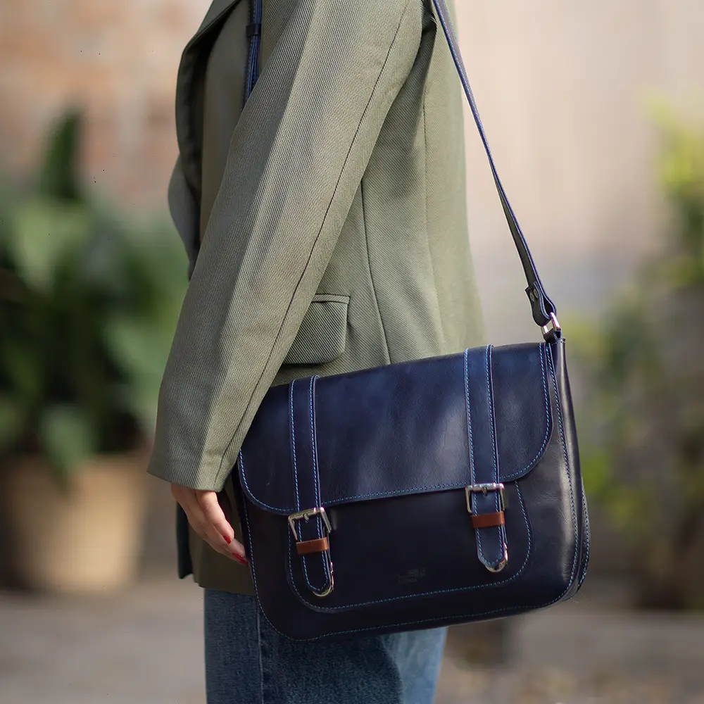 کیف دوشی چرم طبیعی مدل دیار