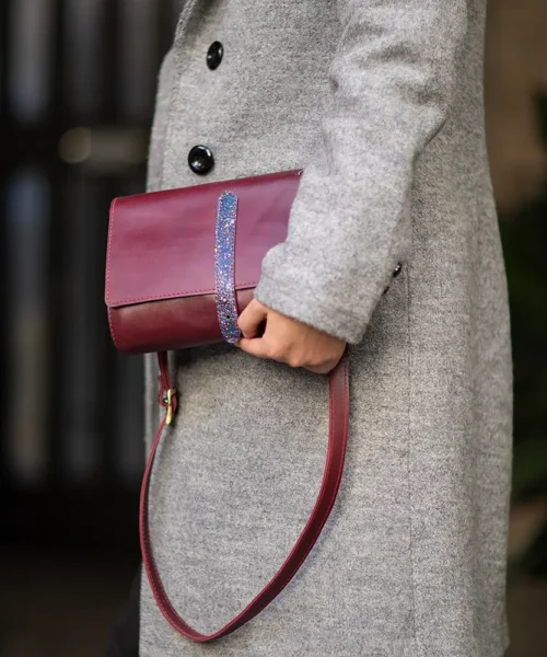 کیف دوشی چرم طبیعی زنانه مدل روجا