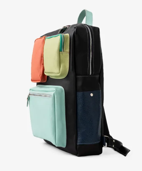 نمای کنار کوله پشتی چرم طبیعی مدل ریوان