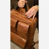 عکس مشتری از کوله پشتی چرم طبیعی مدل روژیار