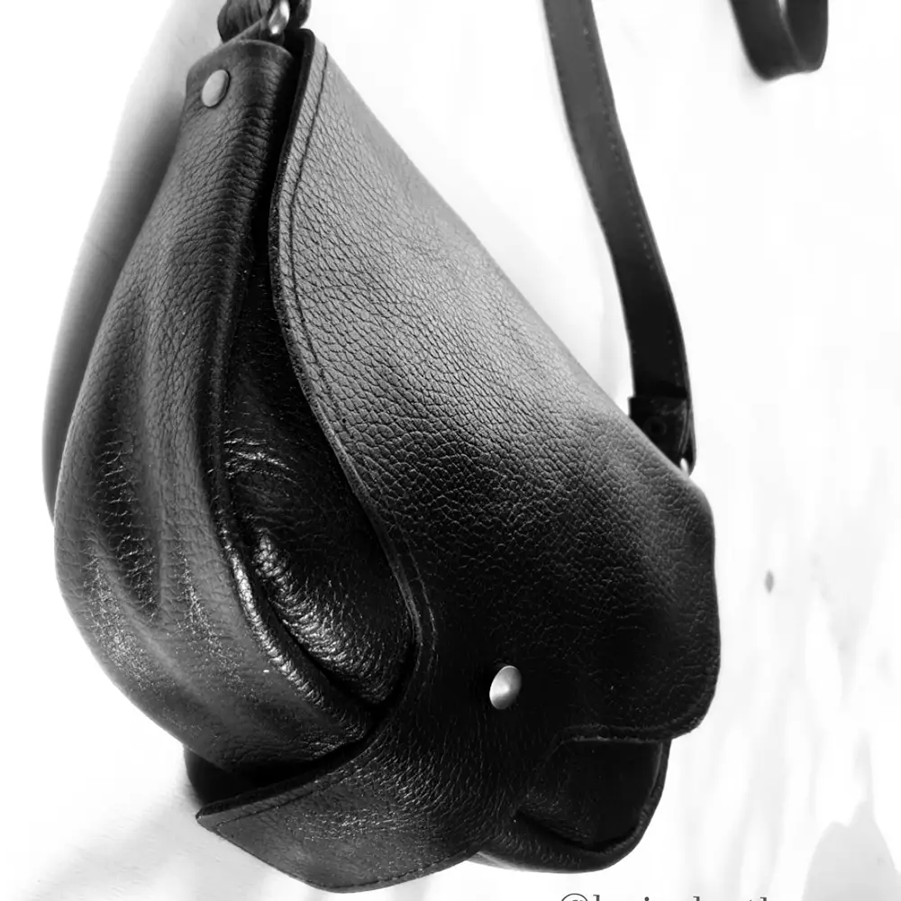 کیف دوشی زنانه چرم طبیعی مدل نیل