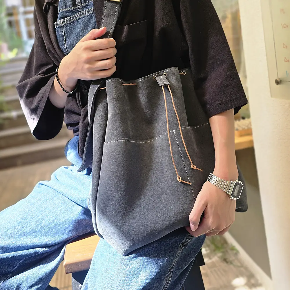 کیف رودوشی چرم طبیعی زنانه مدل ترنم رنگ طوسی