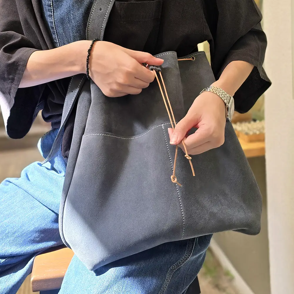 کیف رودوشی چرم طبیعی زنانه مدل ترنم رنگ طوسی