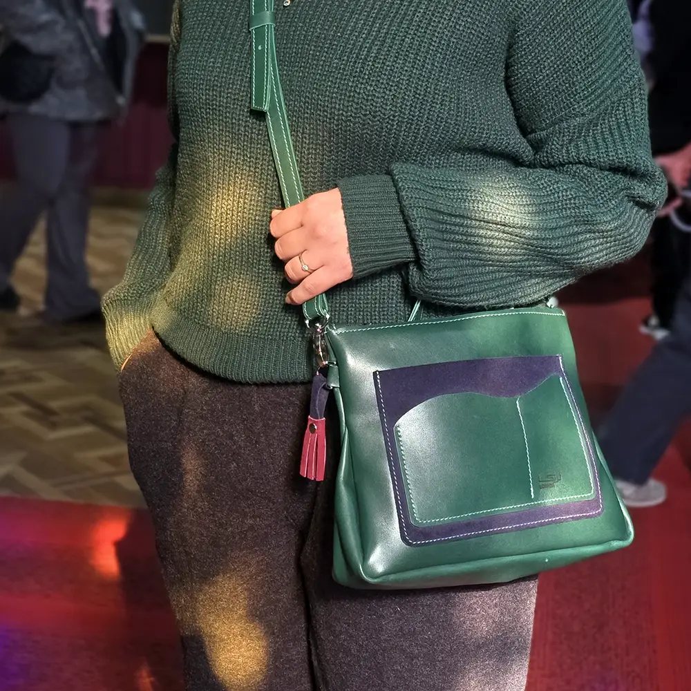 کیف دوشی زنانه چرم طبیعی مدل لاوین