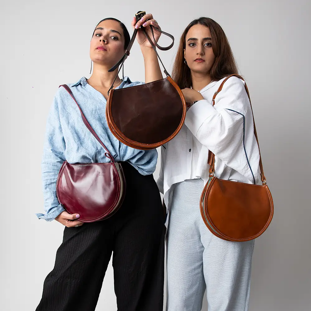 کیف دوشی زنانه چرم طبیعی مدل طناز